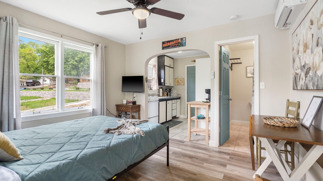 Photo of Bedroom in Rockaway Beach