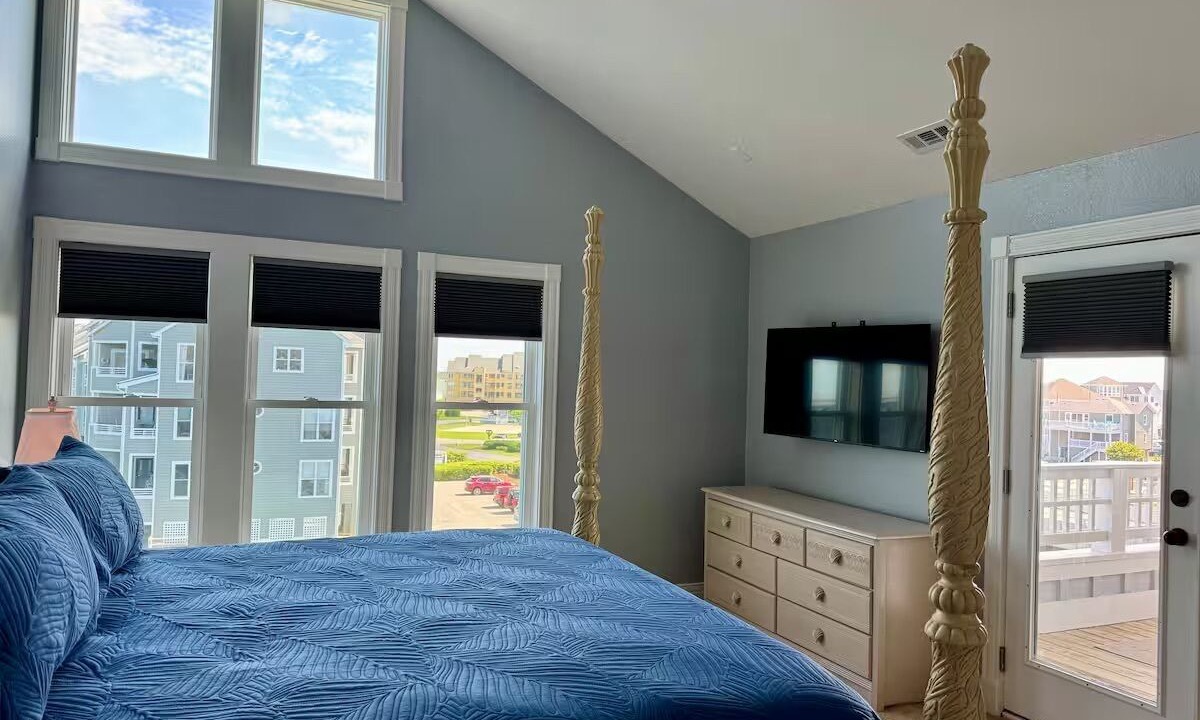 Photo of Bedroom in Manteo