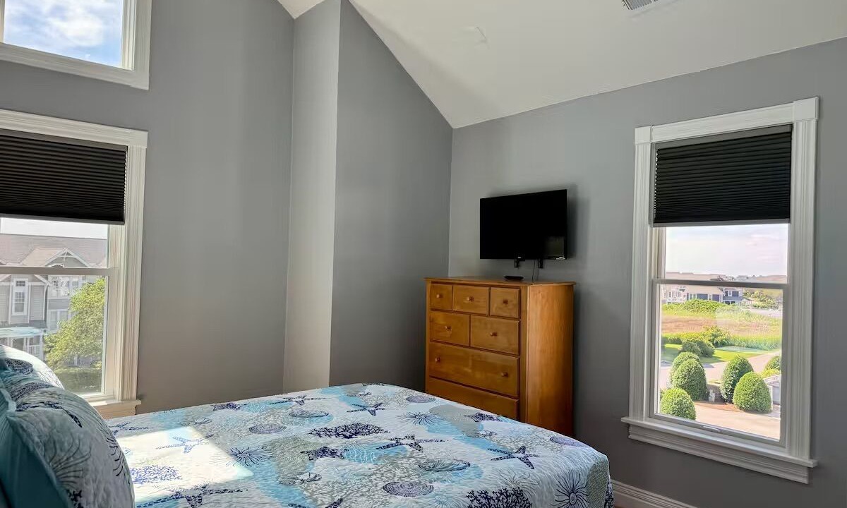 Photo of Bedroom in Manteo