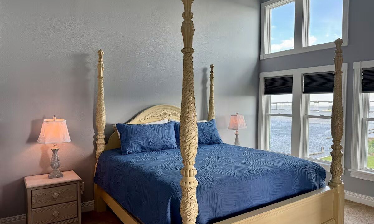 Photo of Bedroom in Manteo