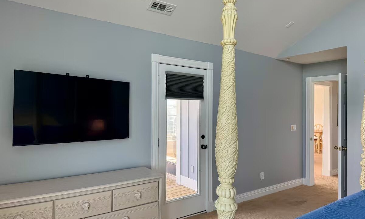 Photo of Bedroom in Manteo