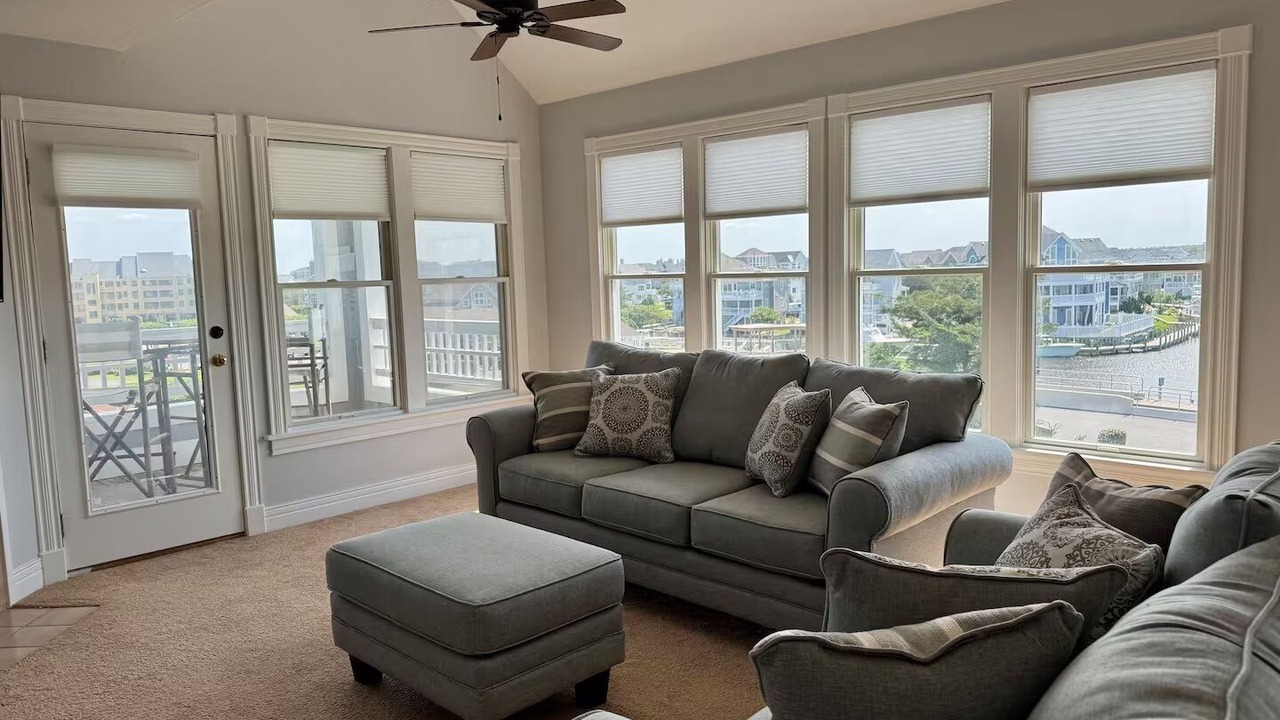 Photo of Livingroom in Manteo