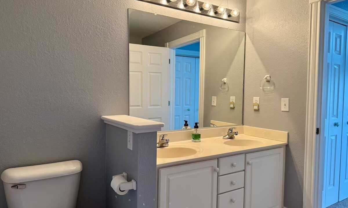 Photo of Bathroom in Manteo