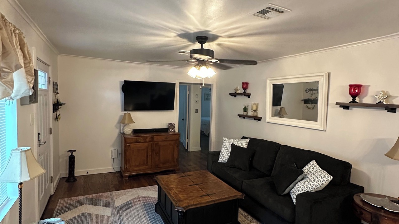 Photo of Livingroom in Broken Arrow