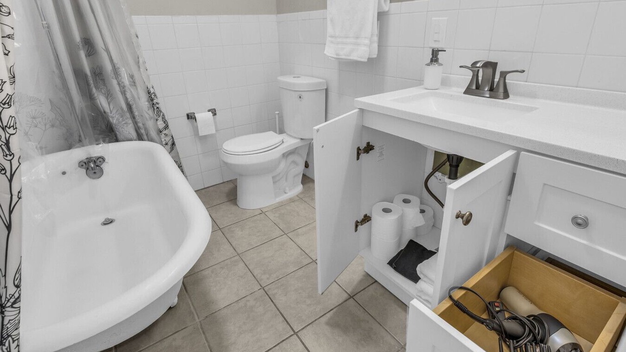 Photo of Bathroom in South Hyde Park