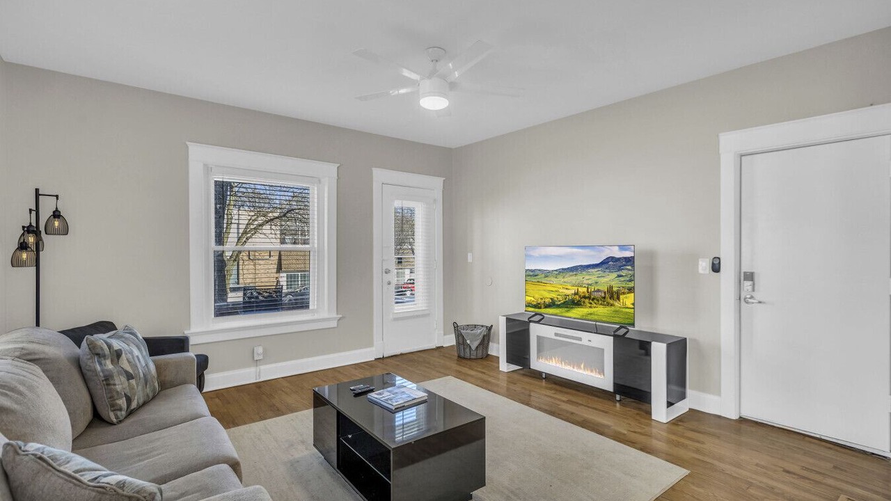 Photo of Livingroom in South Hyde Park