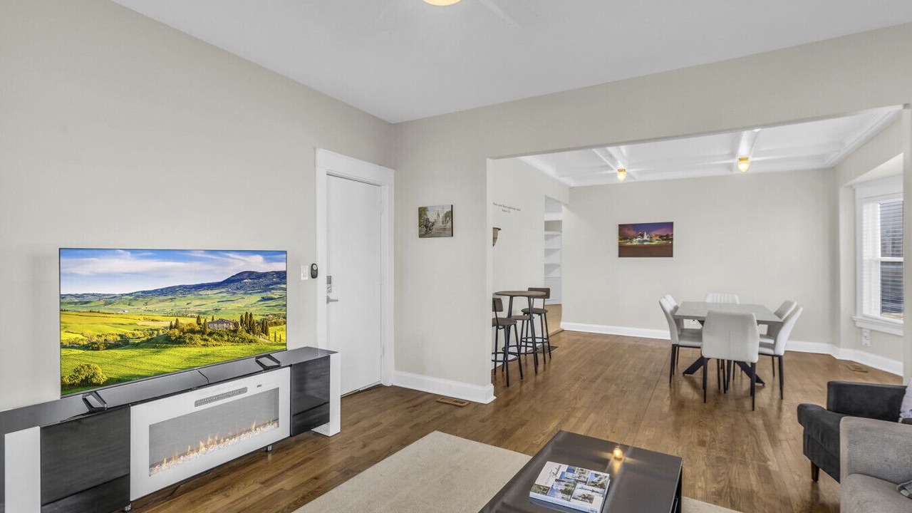 Photo of Livingroom in South Hyde Park