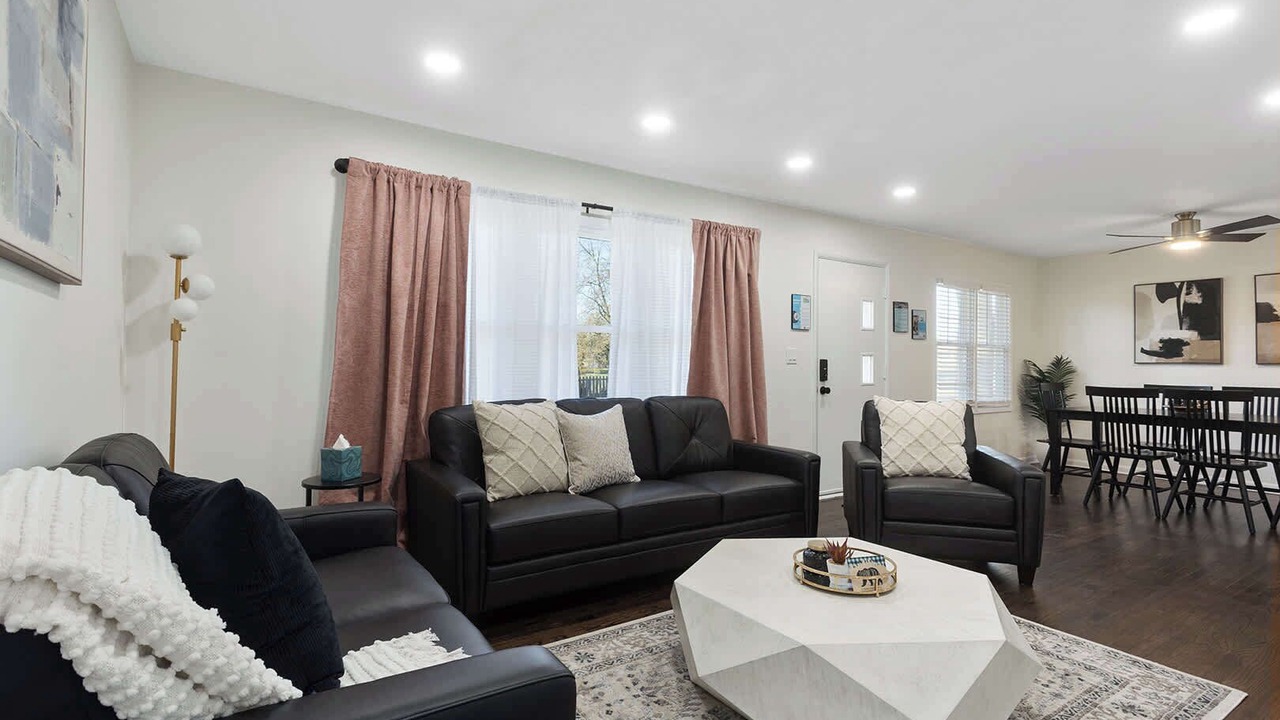 Photo of Livingroom in Overland Park