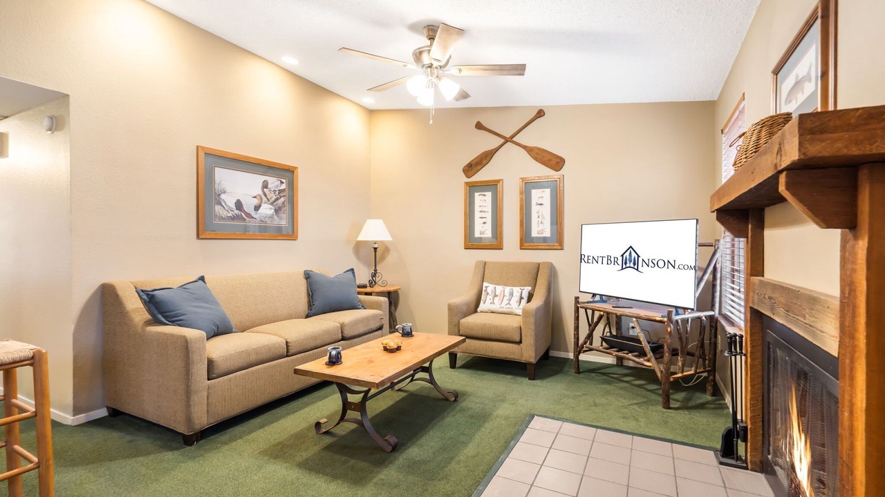 Photo of Livingroom in Kimberling City