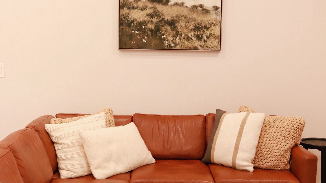 Photo of Livingroom in Hebron Estates