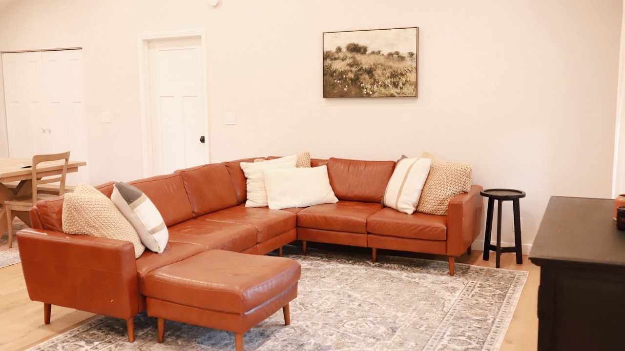 Photo of Livingroom in Hebron Estates
