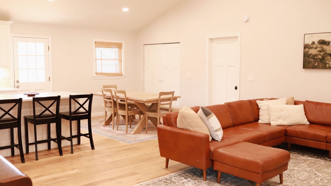 Photo of Livingroom in Hebron Estates