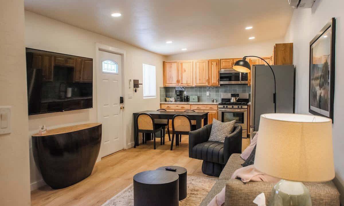 Photo of Livingroom in South Broadway