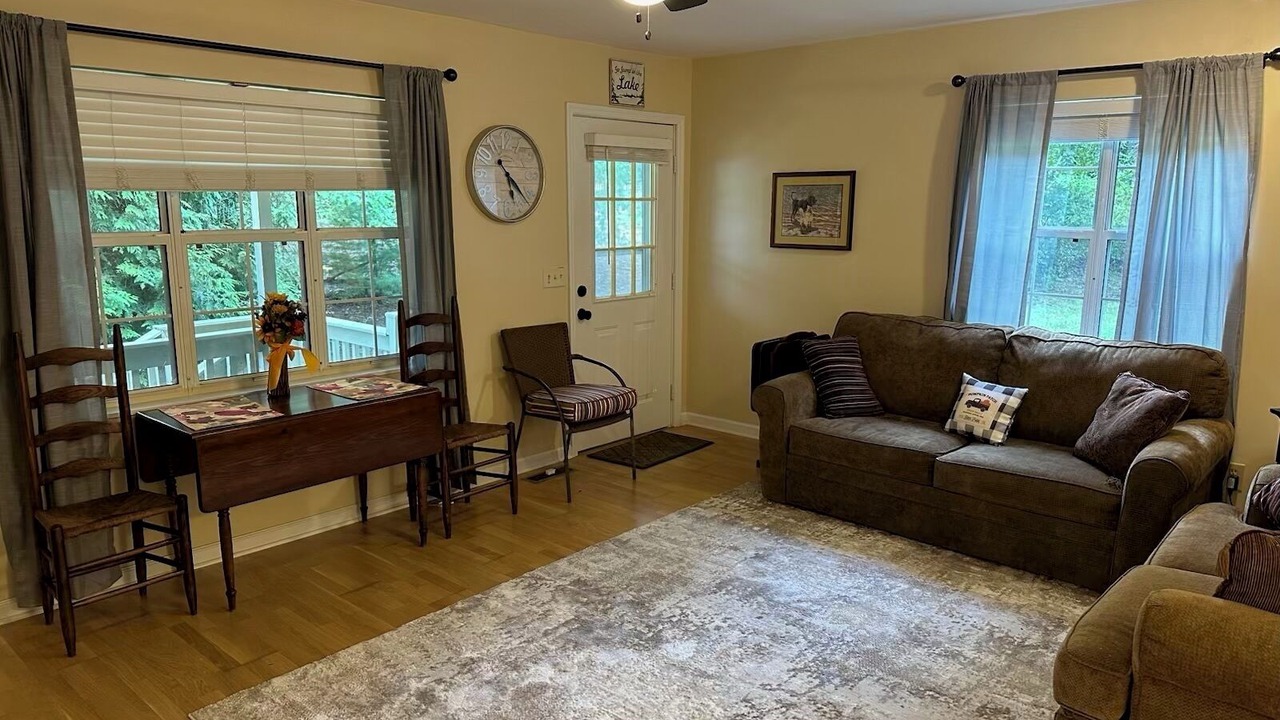 Photo of Livingroom in Tallassee