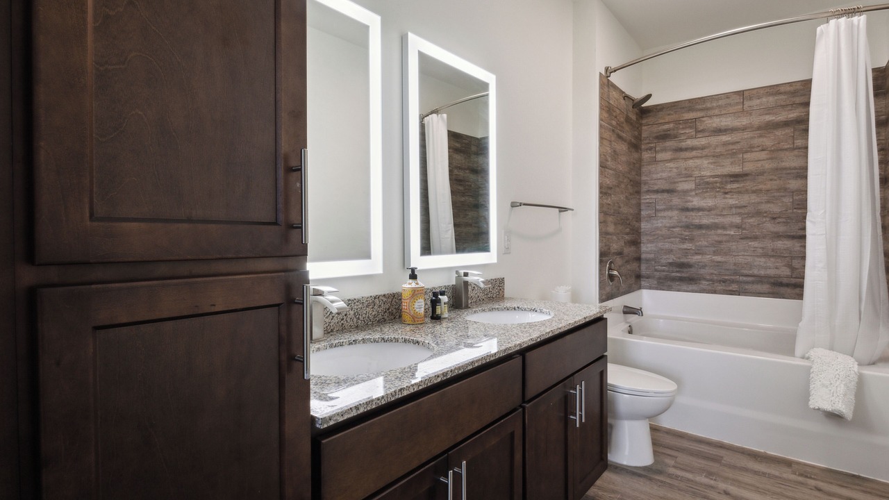 Photo of Bathroom in Farragut