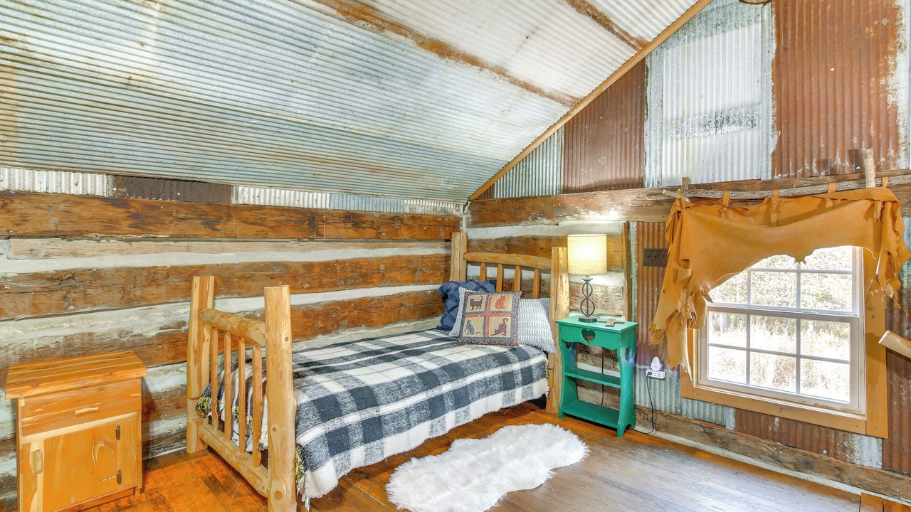 Photo of Bedroom in Shell Knob