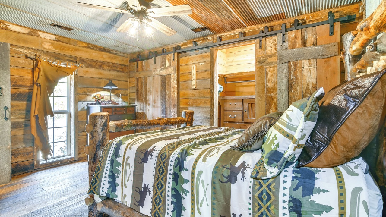 Photo of Bedroom in Shell Knob