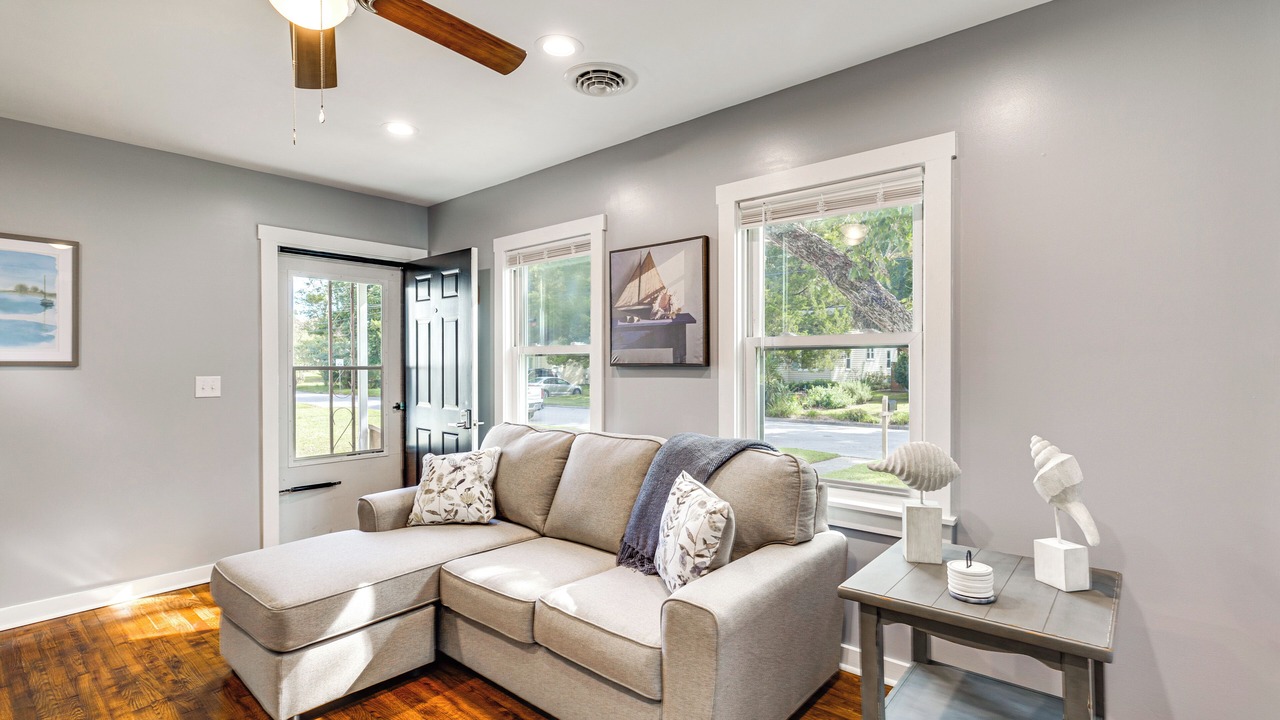 Photo of Livingroom in Jacksonville