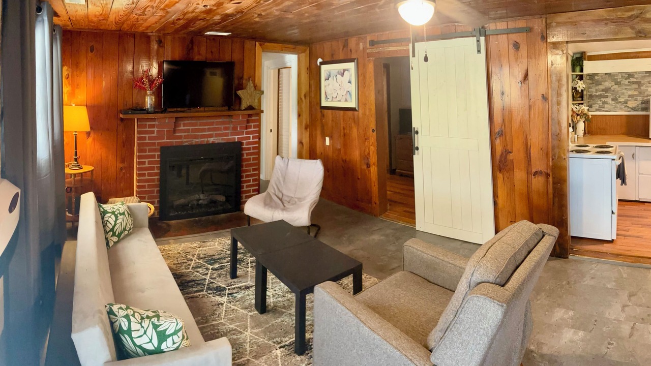Photo of Livingroom in Lynn Garden