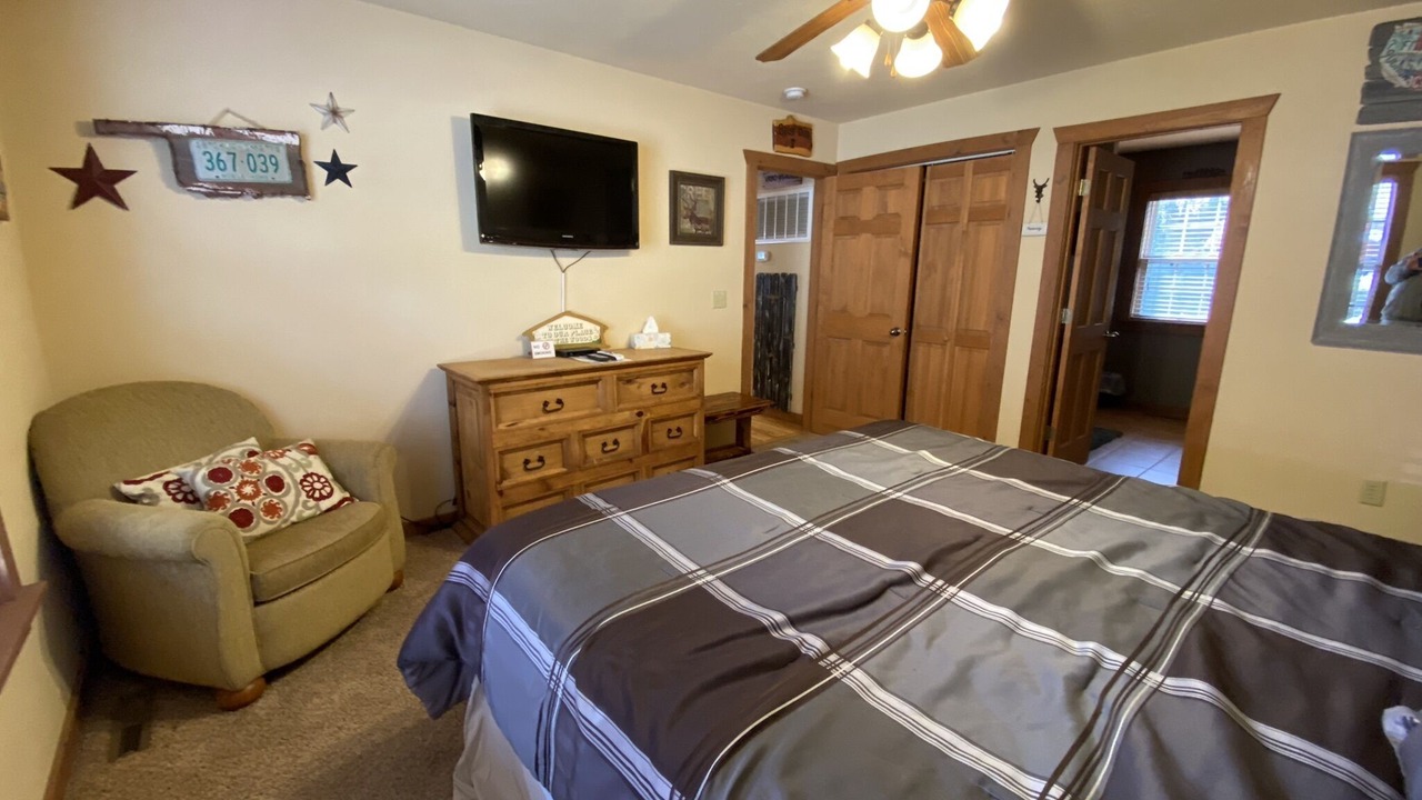 Photo of Bedroom in Branson West