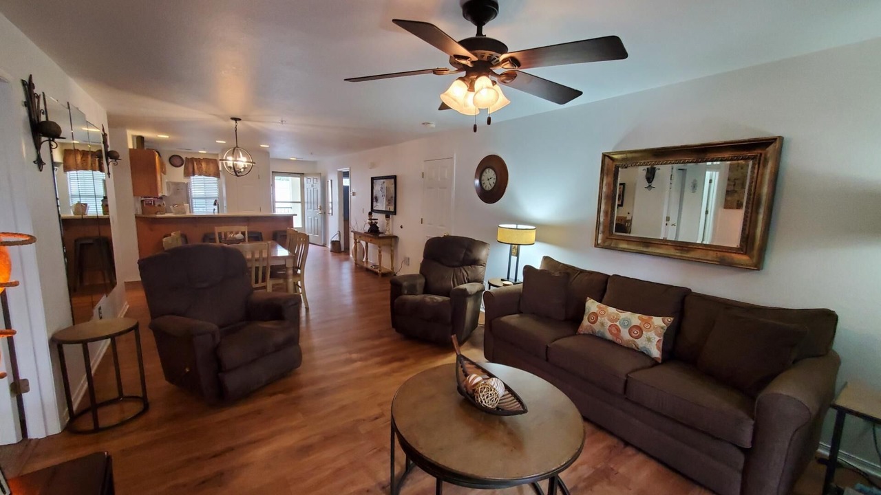 Photo of Livingroom in Hollister