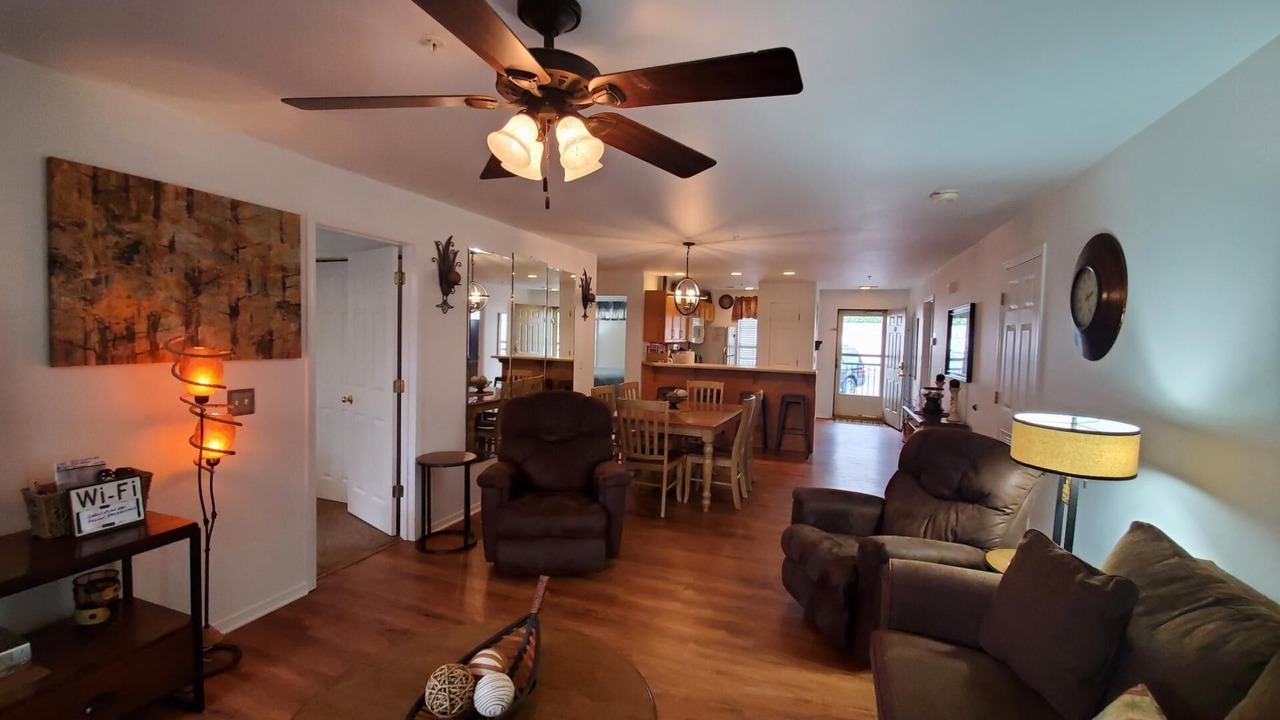 Photo of Livingroom in Hollister