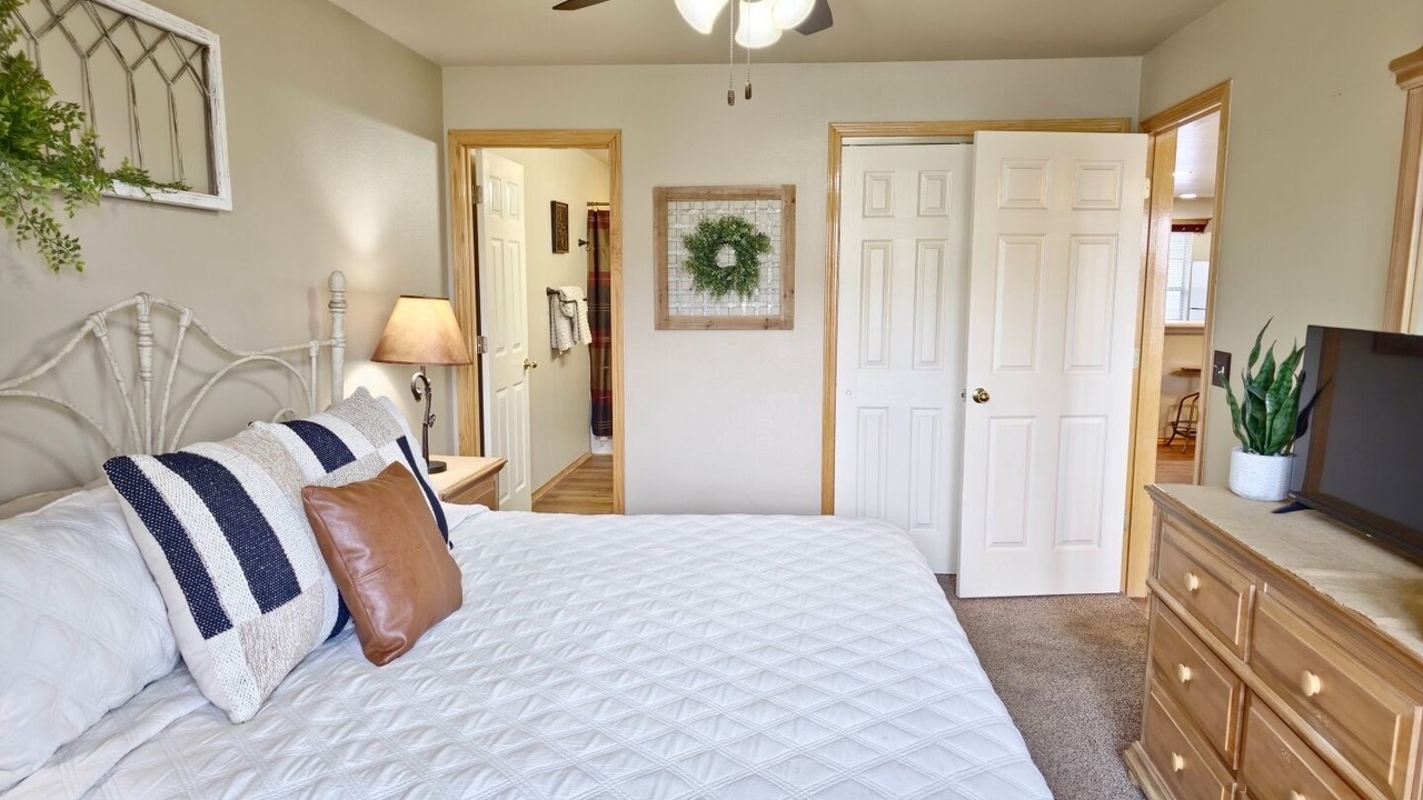 Photo of Bedroom in Hollister