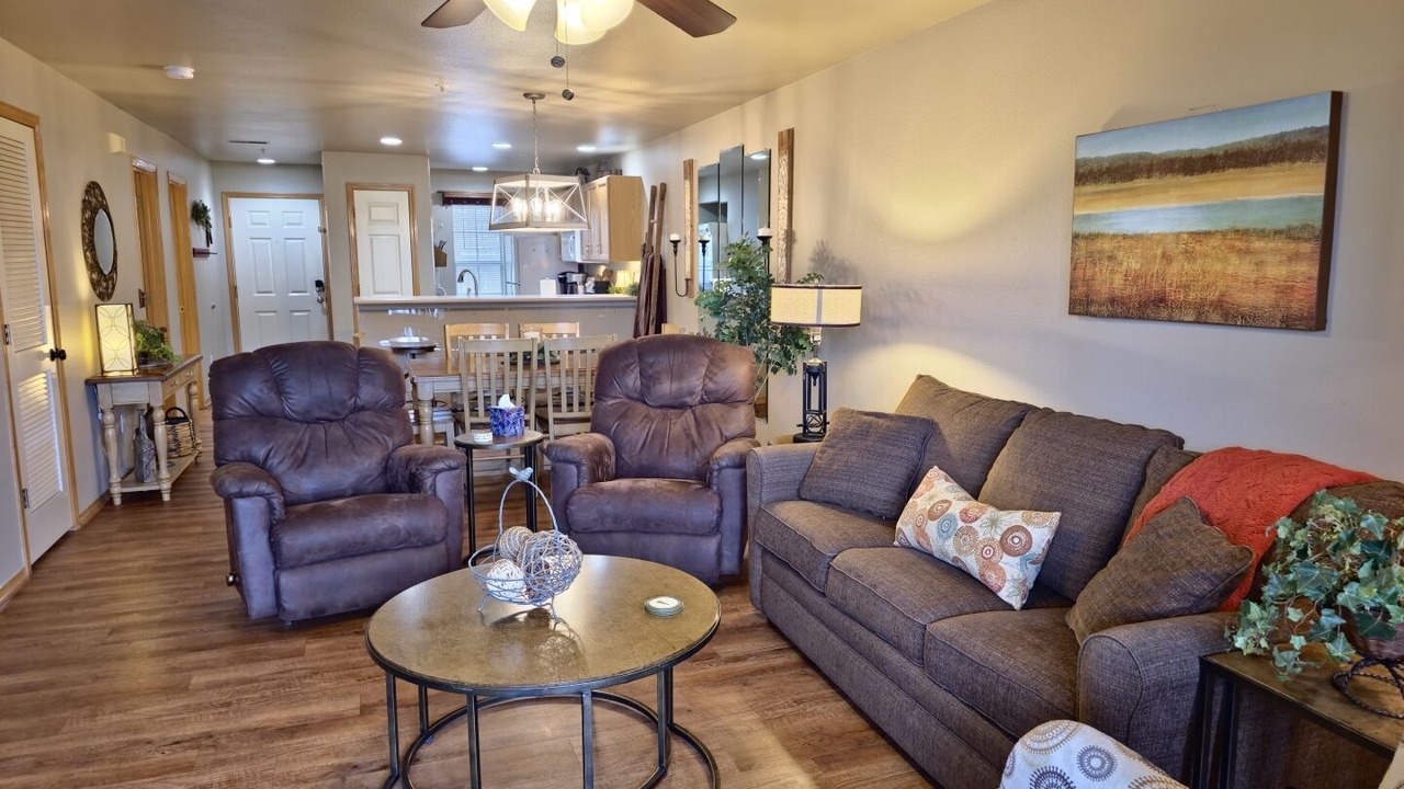 Photo of Livingroom in Hollister