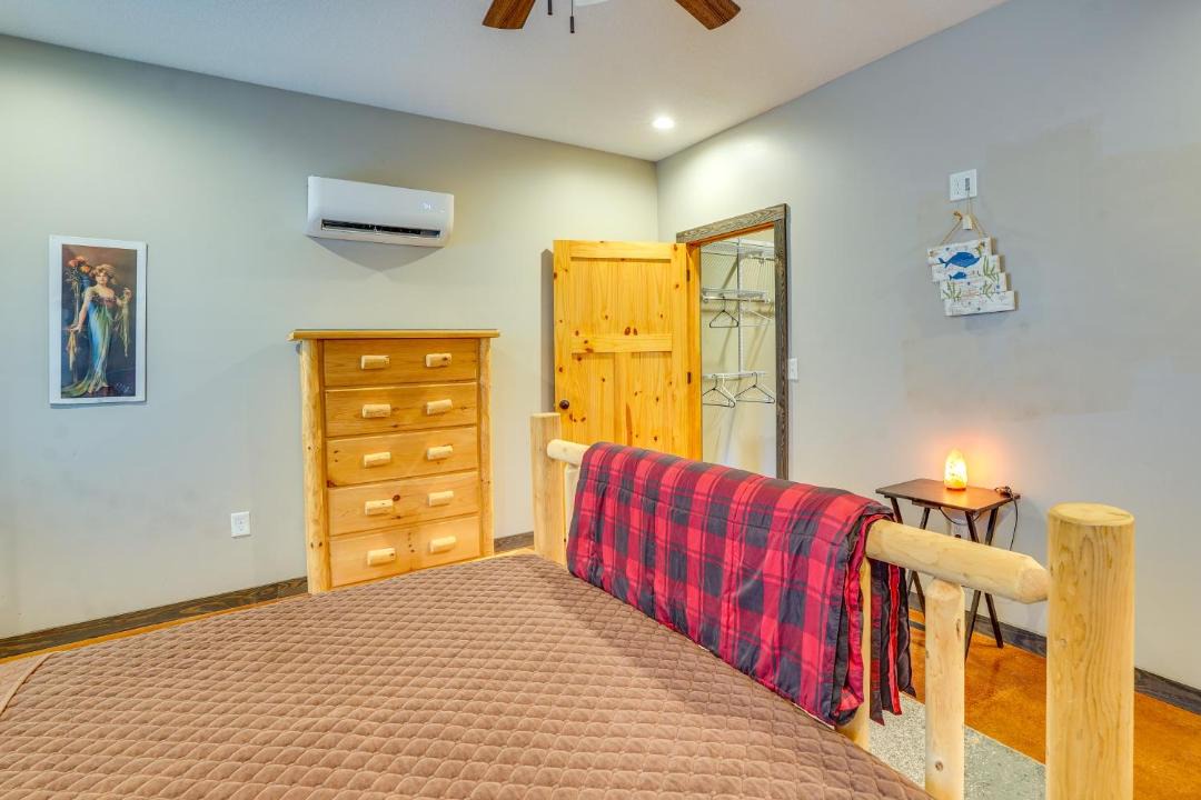 Photo of Bedroom in Grand Rivers