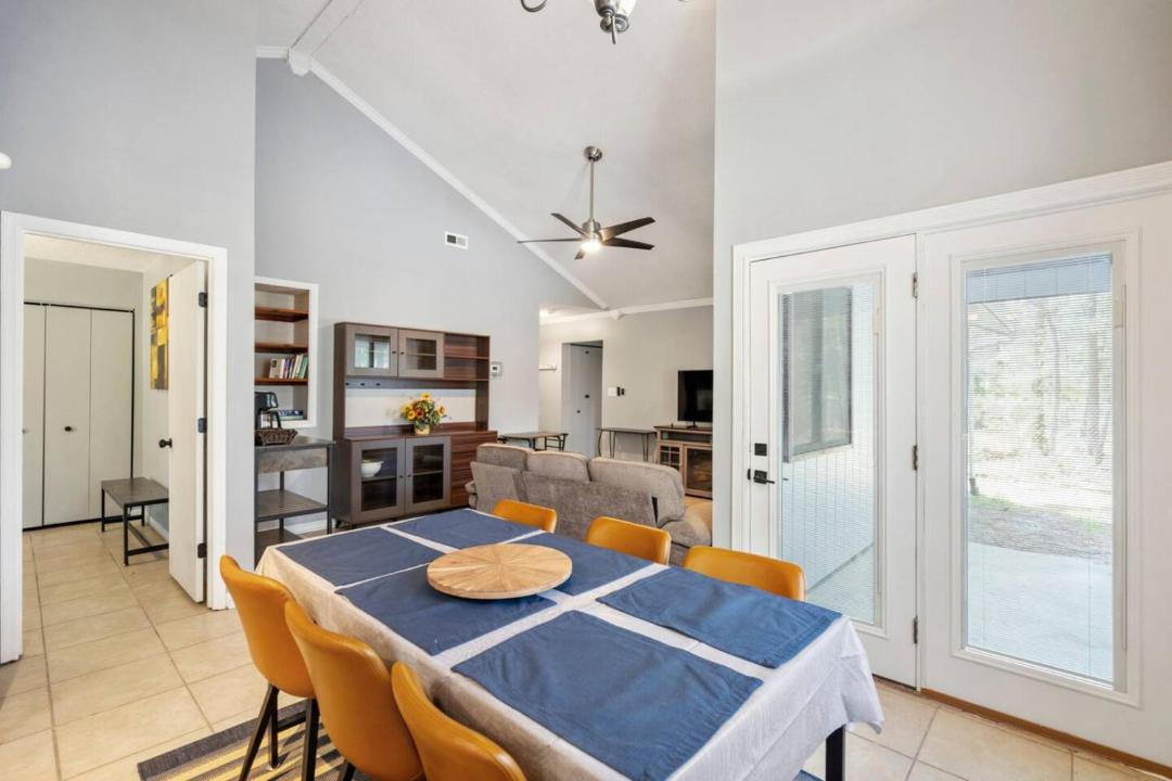 Photo of Others in Hubert