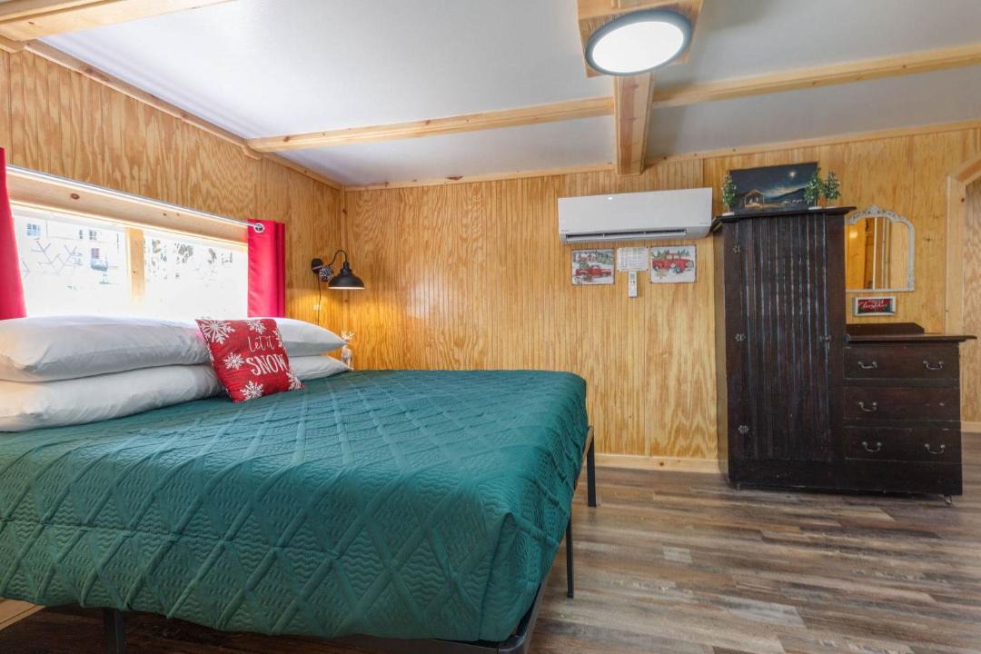 Photo of Bedroom in Rockaway Beach