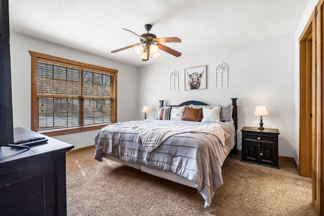 Photo of Bedroom in Reeds Spring