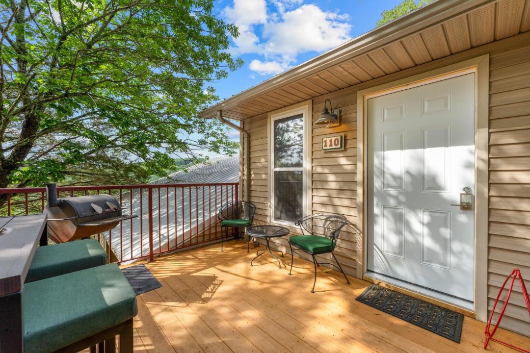 Photo of Patio Balcony in Kimberling City