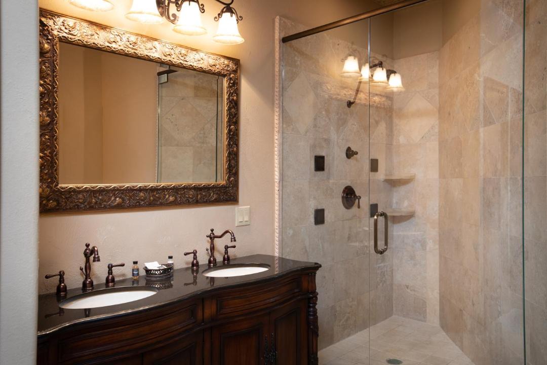 Photo of Bathroom in Ridgedale