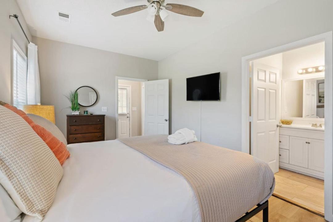 Photo of Bedroom in Cooper-Young Historic District