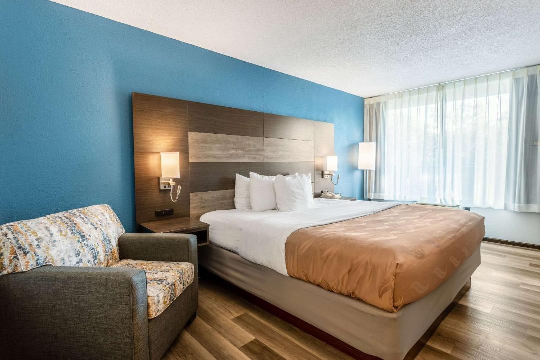 Photo of Bedroom in Branson Theater District