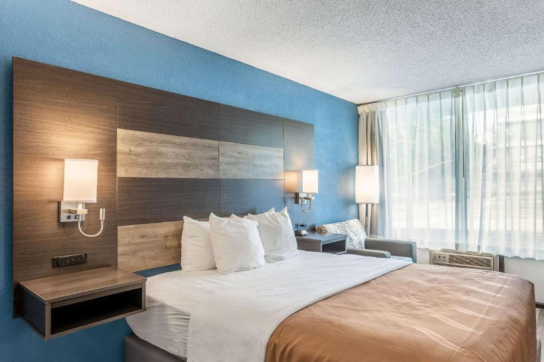 Photo of Bedroom in Branson Theater District