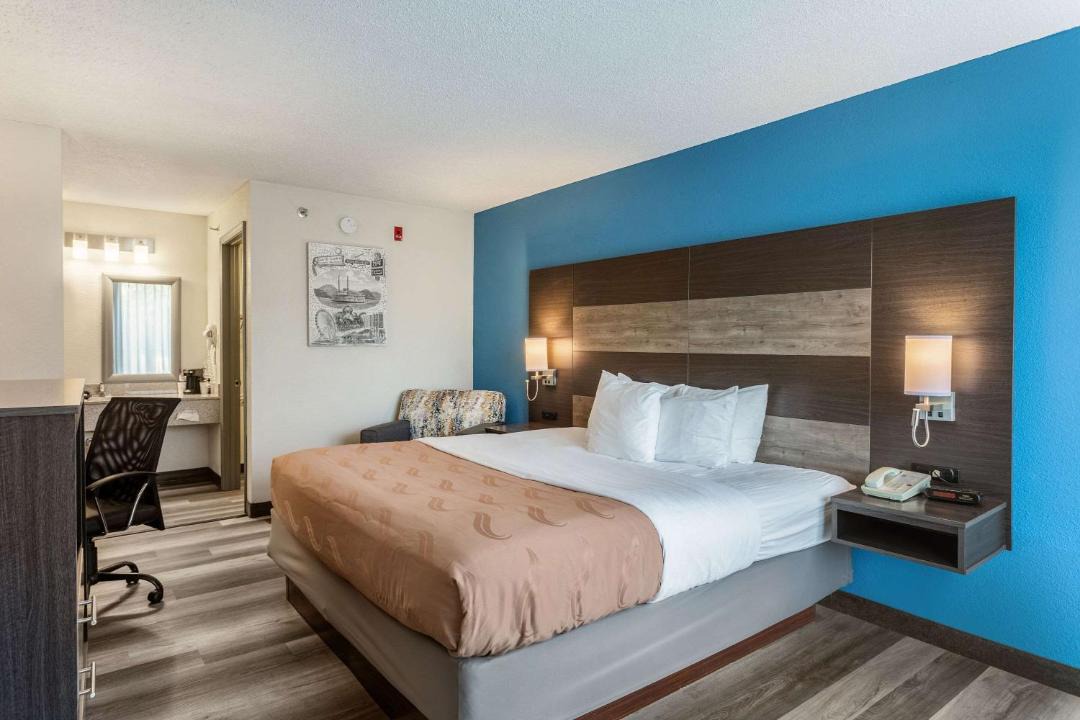 Photo of Bedroom in Branson Theater District