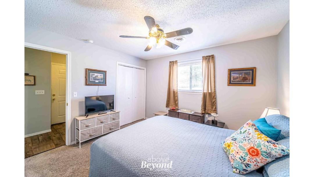 Photo of Bedroom in Reeds Spring