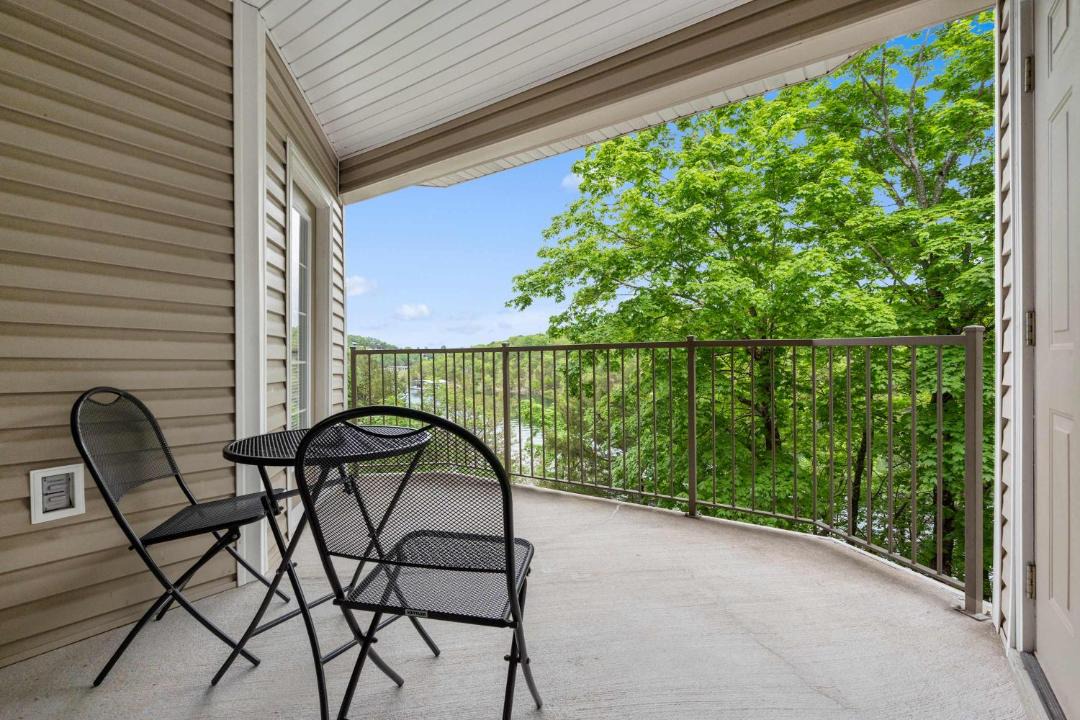 Photo of Patio Balcony in Kimberling City