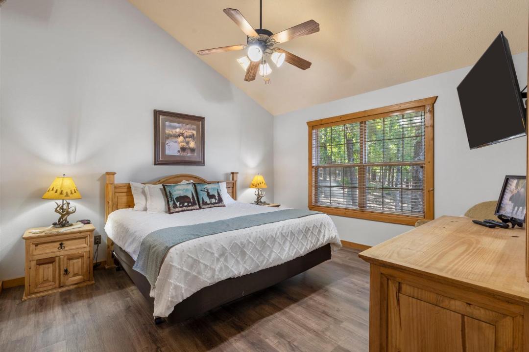 Photo of Bedroom in Reeds Spring