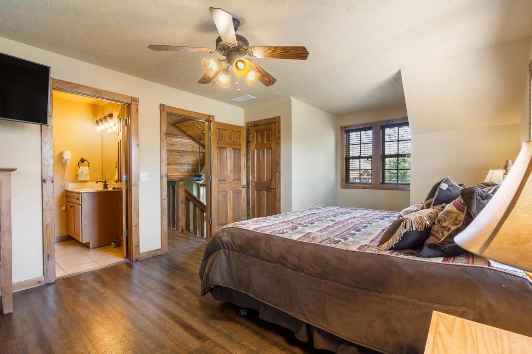 Photo of Bedroom in Reeds Spring