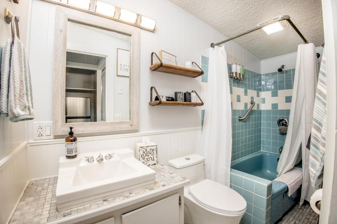 Photo of Bathroom in Shell Knob