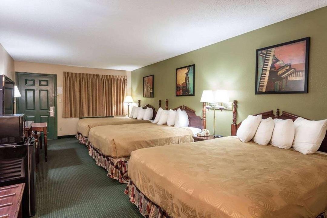 Photo of Bedroom in Branson Theater District