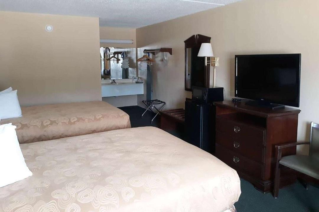 Photo of Bedroom in Branson Theater District