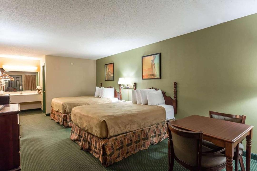 Photo of Bedroom in Branson Theater District