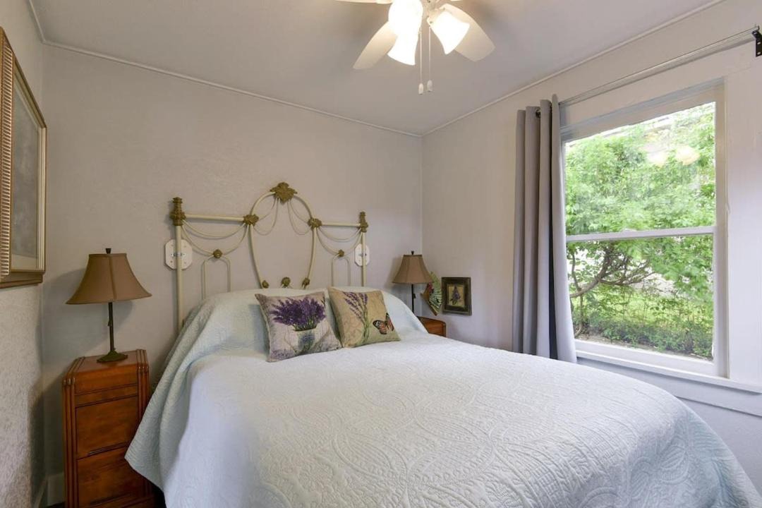 Photo of Bedroom in Rockaway Beach