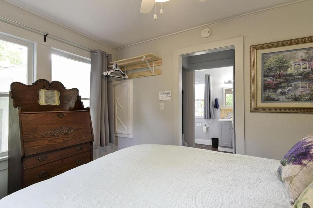 Photo of Bedroom in Rockaway Beach