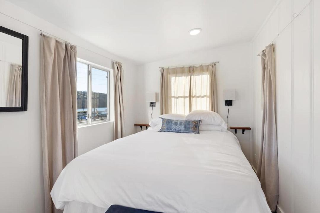 Photo of Bedroom in Rockaway Beach