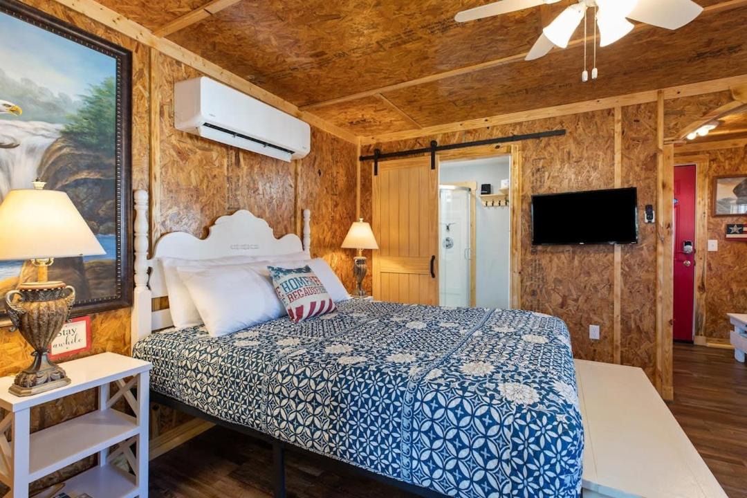 Photo of Bedroom in Rockaway Beach